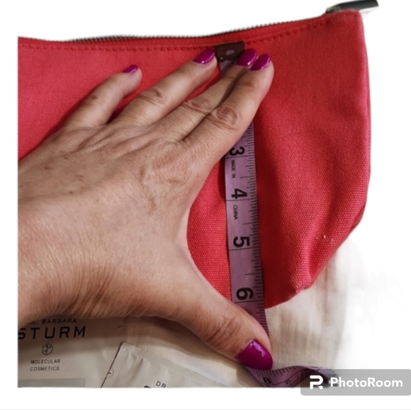 Dr Barbara Sturm limited edition makeup bag and generous product sampler - Picture 5 of 5